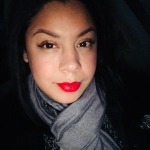 Meet your Posher, Raquel